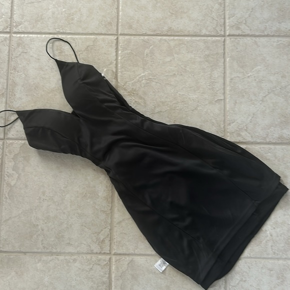 Windsor Black Plunge Neckline Dress - Picture 10 of 13